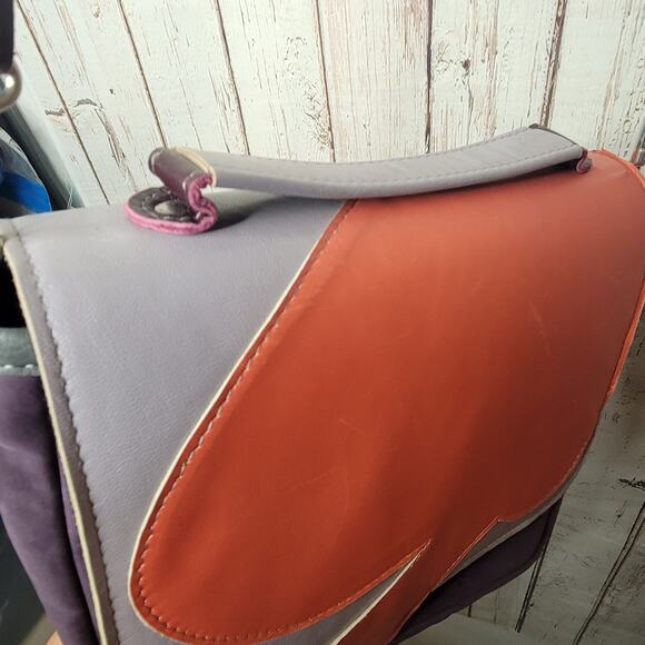 Spade Handmade Leather Crossbody Bag - Picture 5 of 9